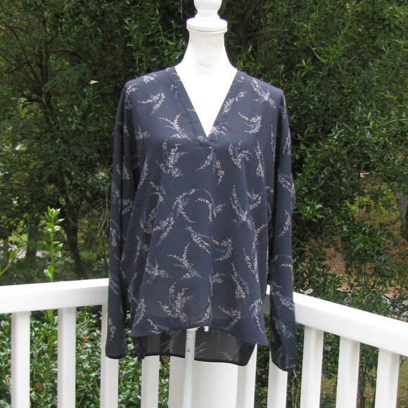 VINCE Sprig Floral print v neck top shirt blouse Large pullover luxury style - Picture 2 of 7